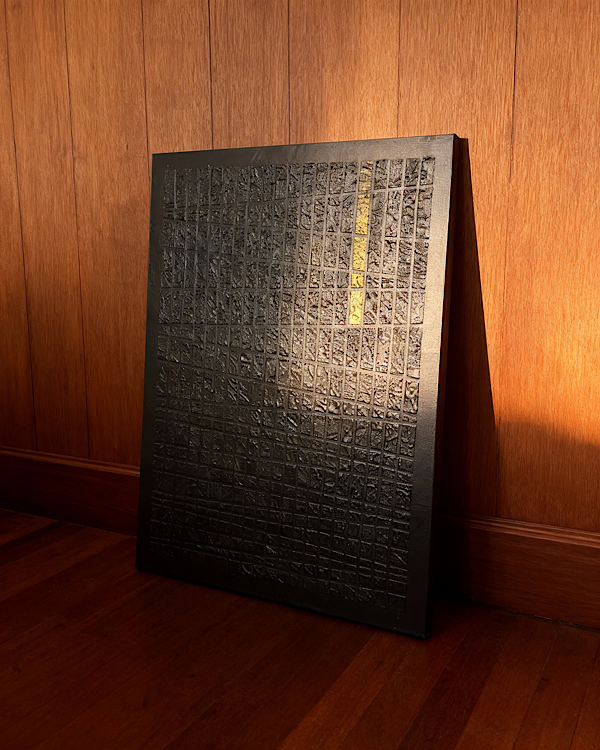 czarny obraz ze złotem